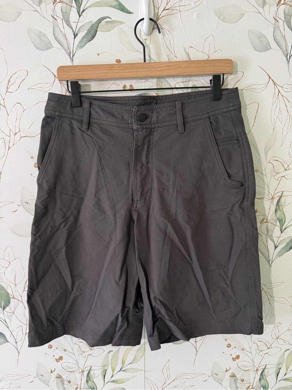 Lululemon commission shorts size 32 graphite grey